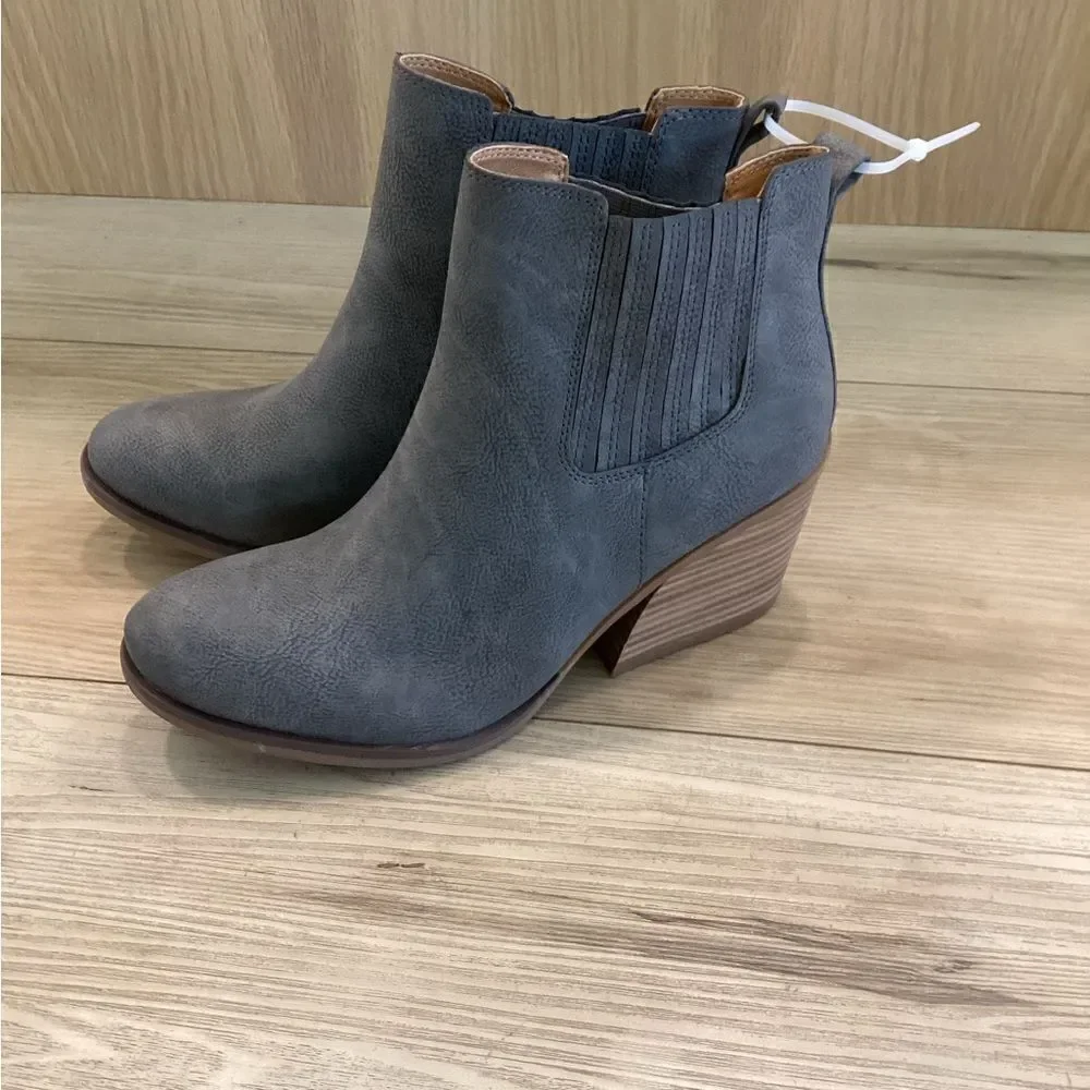 Kork Women’s Hadley Boot, color grey with brown heel, size 8.5, NWOTS
